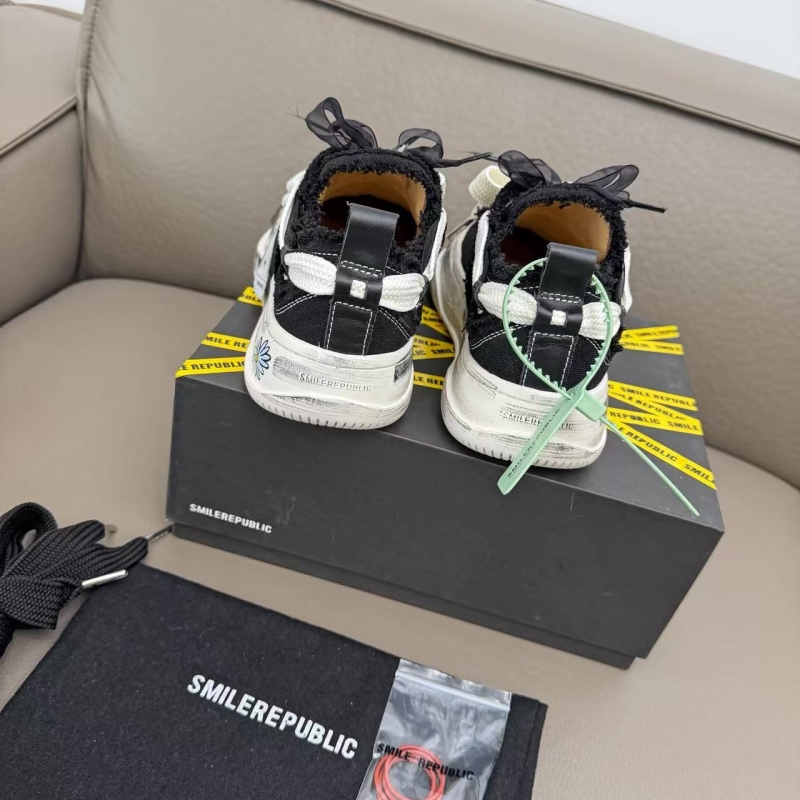 Smilerepublic Canvas Shoes